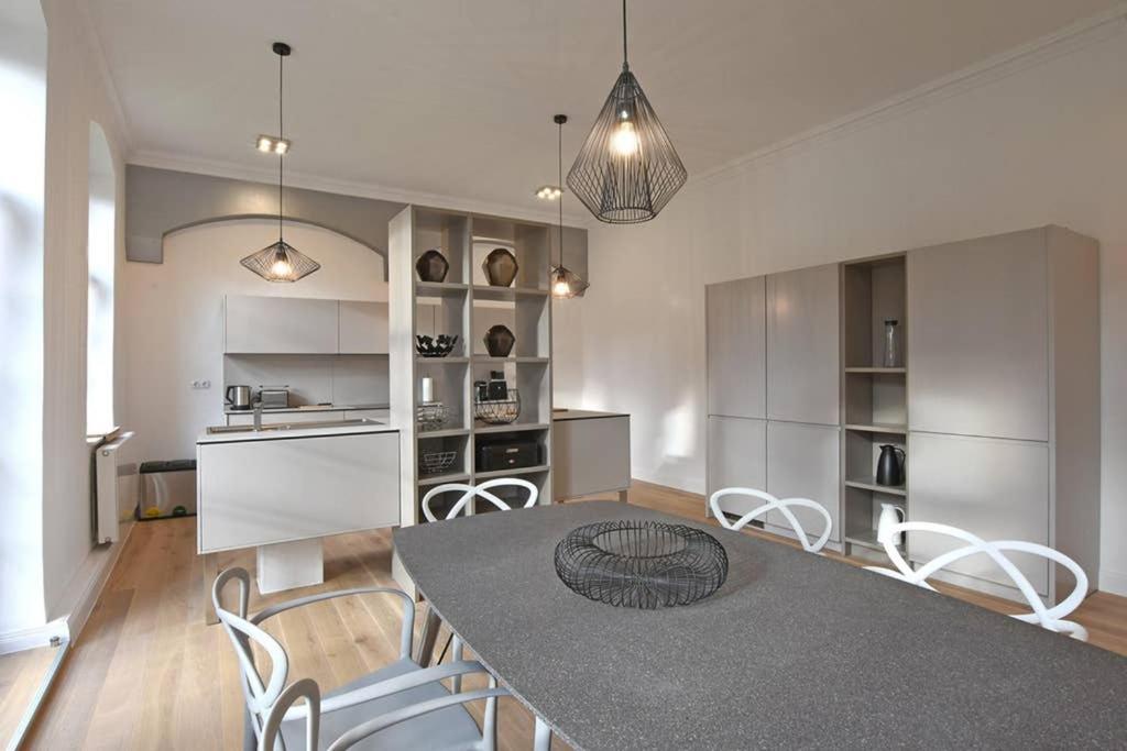 6,5 Luxury Room Apartment - Central Zwickau - 3 Bedrooms - 2 Bathrooms Экстерьер фото