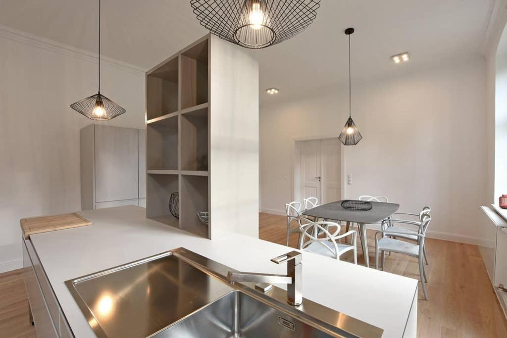 6,5 Luxury Room Apartment - Central Zwickau - 3 Bedrooms - 2 Bathrooms Экстерьер фото
