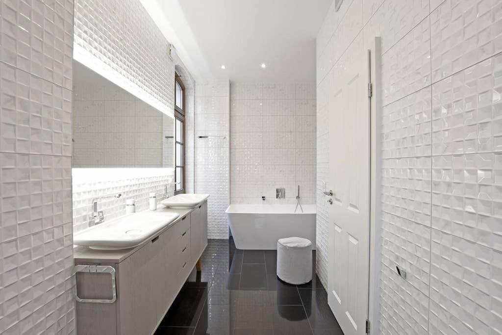 6,5 Luxury Room Apartment - Central Zwickau - 3 Bedrooms - 2 Bathrooms Экстерьер фото