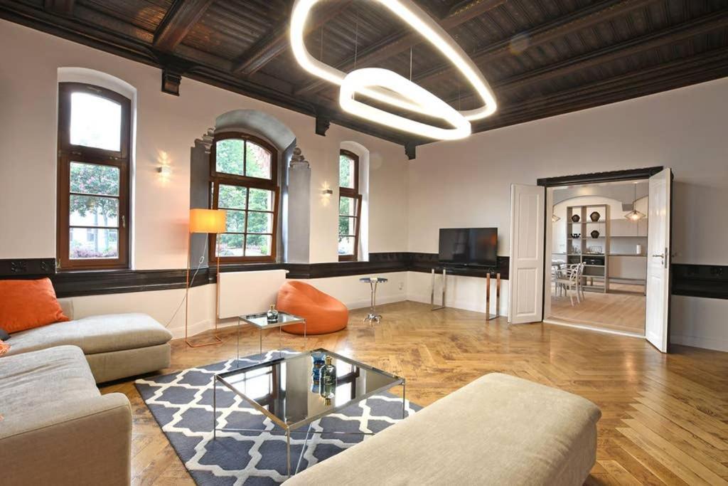 6,5 Luxury Room Apartment - Central Zwickau - 3 Bedrooms - 2 Bathrooms Экстерьер фото